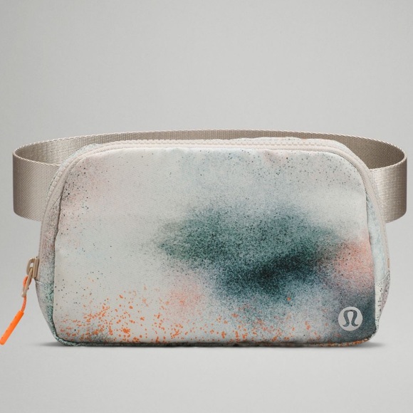 β€οΈ Lululemon Everywhere Belt Bag Spray Paint NWT - Picture 2 of 12